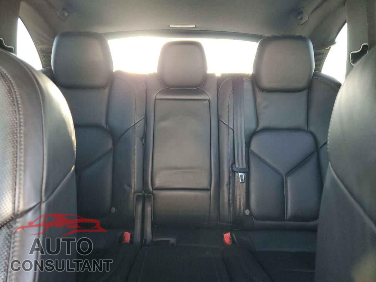 PORSCHE CAYENNE 2012 - WP1AA2A2XCLA07438