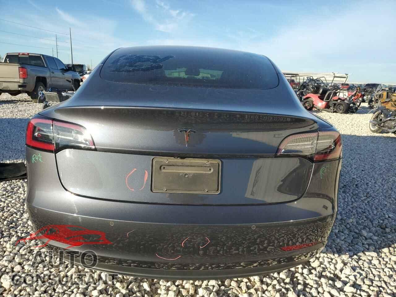 TESLA MODEL 3 2019 - 5YJ3E1EA7KF190289