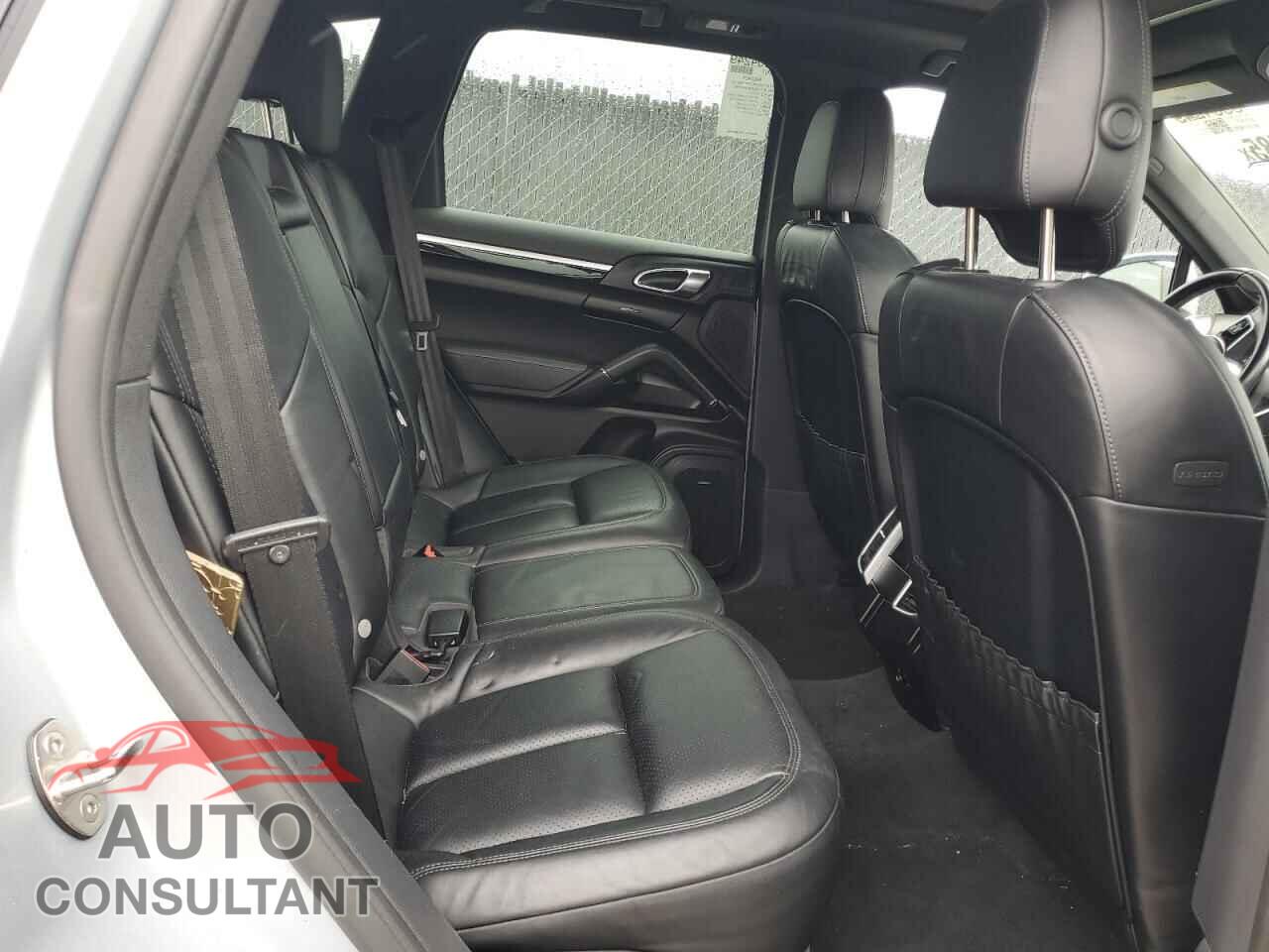 PORSCHE CAYENNE 2016 - WP1AA2A28GKA37906