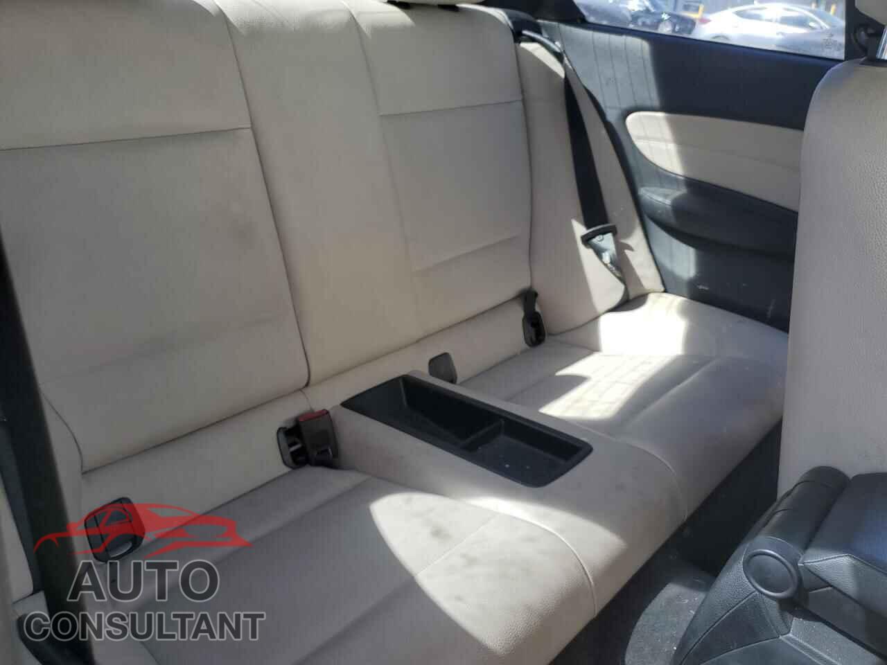 BMW 1 SERIES 2012 - WBAUC9C51CVM12873