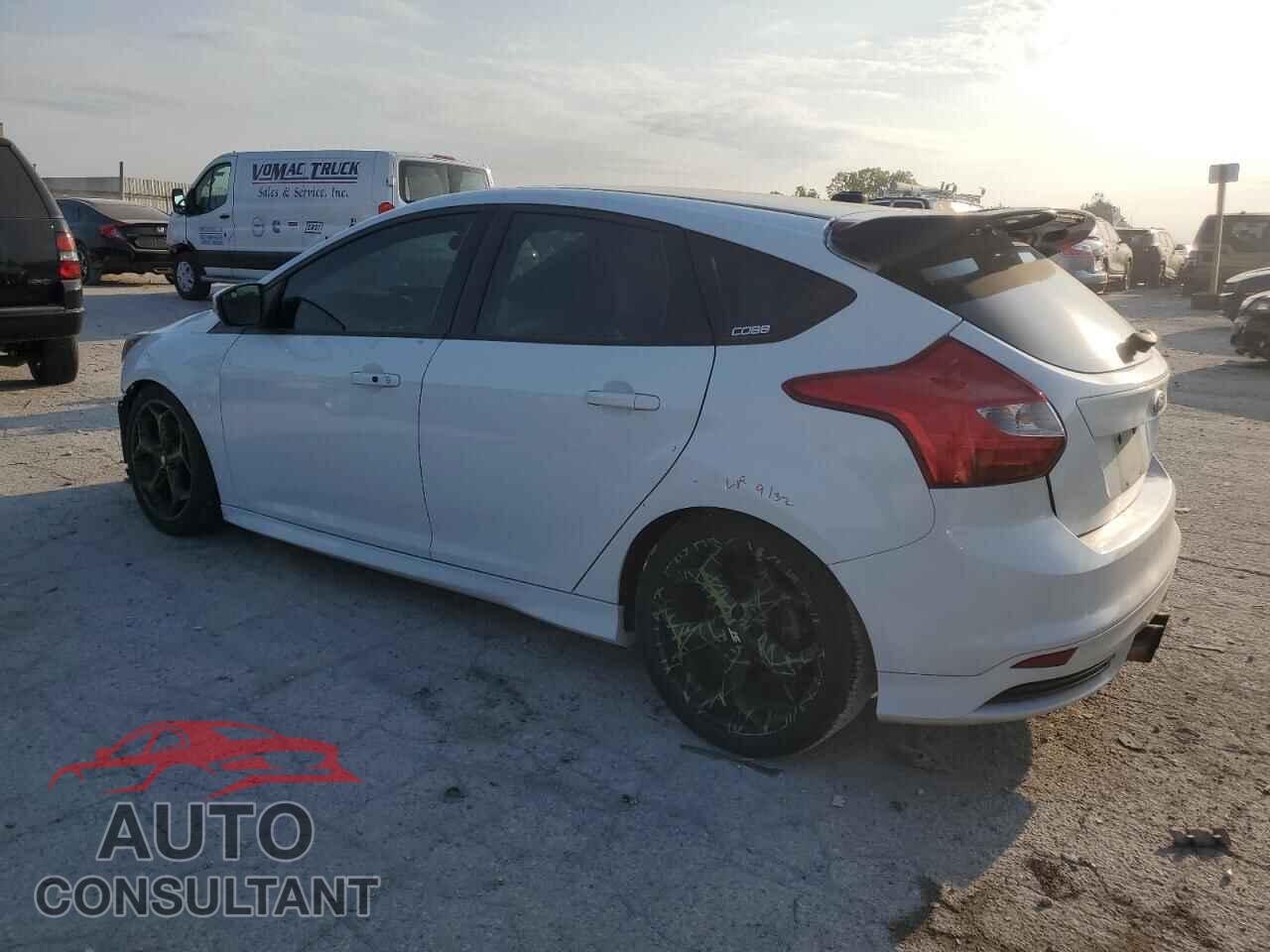 FORD FOCUS 2014 - 1FADP3L9XEL117119
