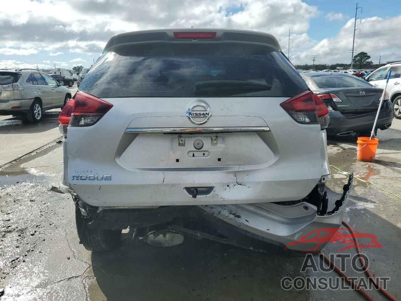 NISSAN ROGUE 2018 - 5N1AT2MT0JC703900