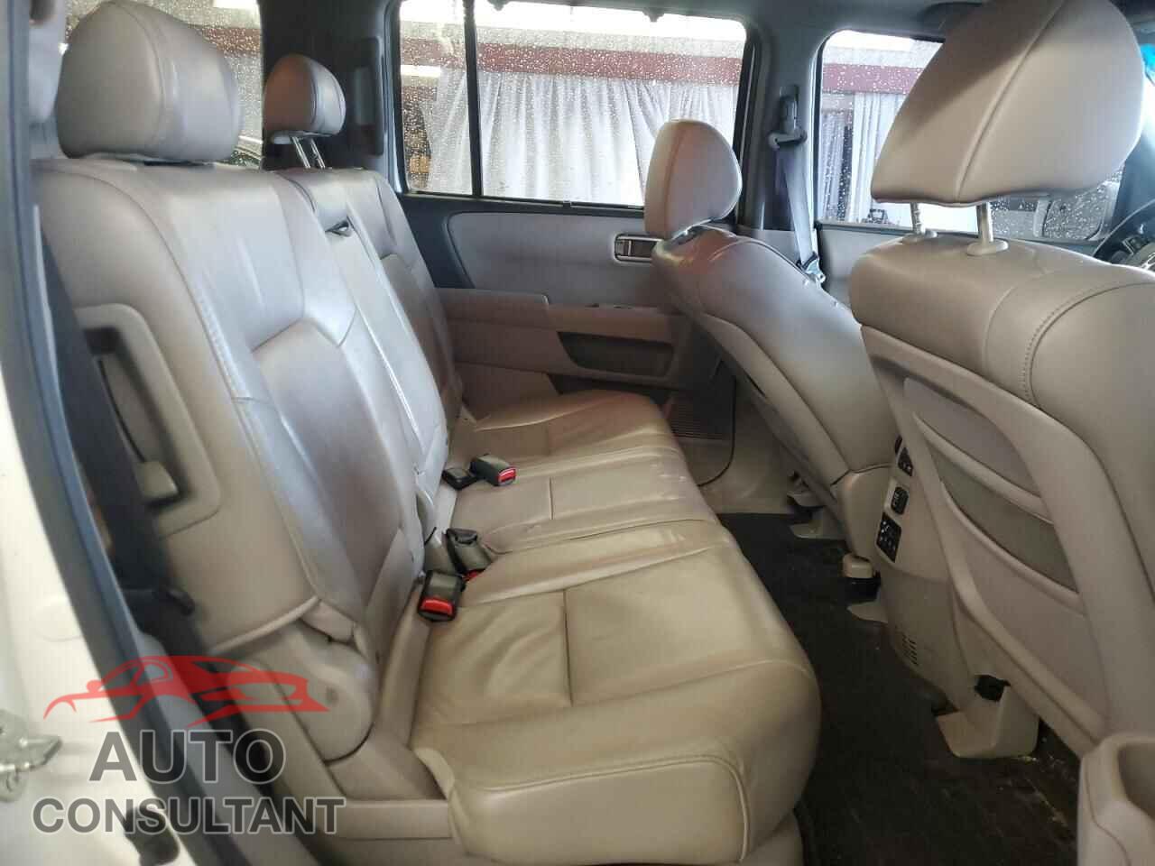HONDA PILOT 2011 - 5FNYF4H96BB030619