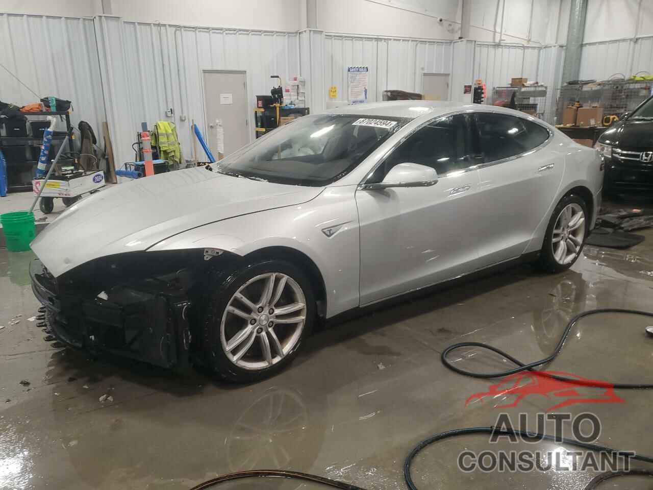 TESLA MODEL S 2015 - 5YJSA1S28FF090616