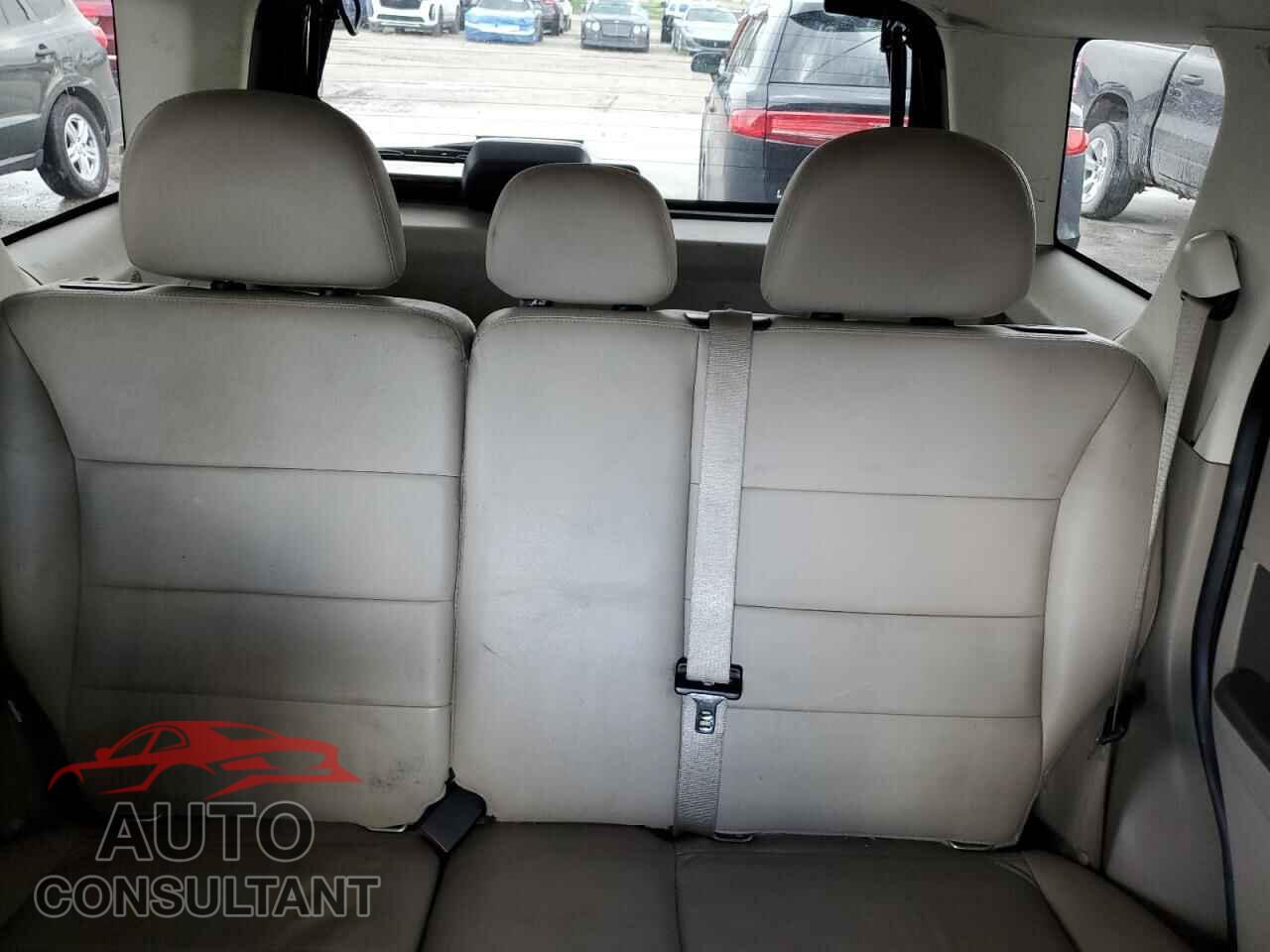 FORD ESCAPE 2010 - 1FMCU9DG3AKD47935