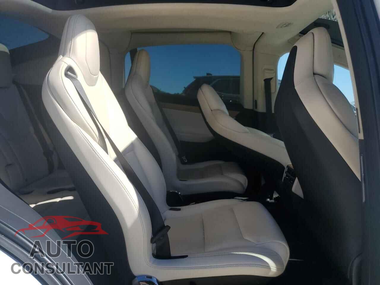 TESLA MODEL X 2018 - 5YJXCBE21JF112398