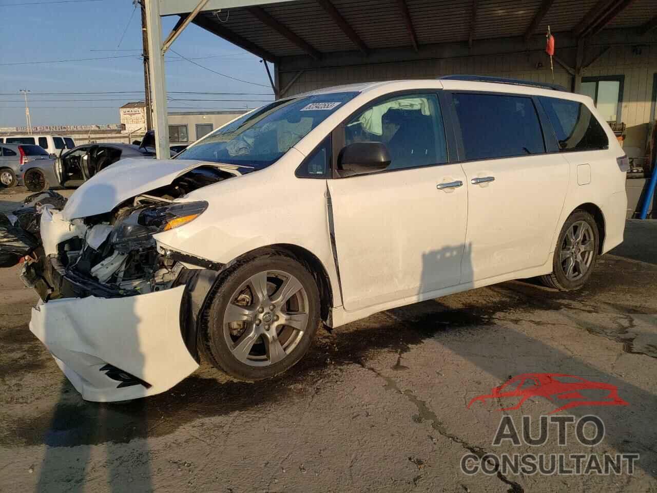 TOYOTA SIENNA 2018 - 5TDXZ3DC8JS929779