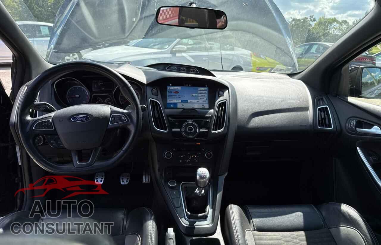 FORD FOCUS 2017 - 1FADP3L90HL348437