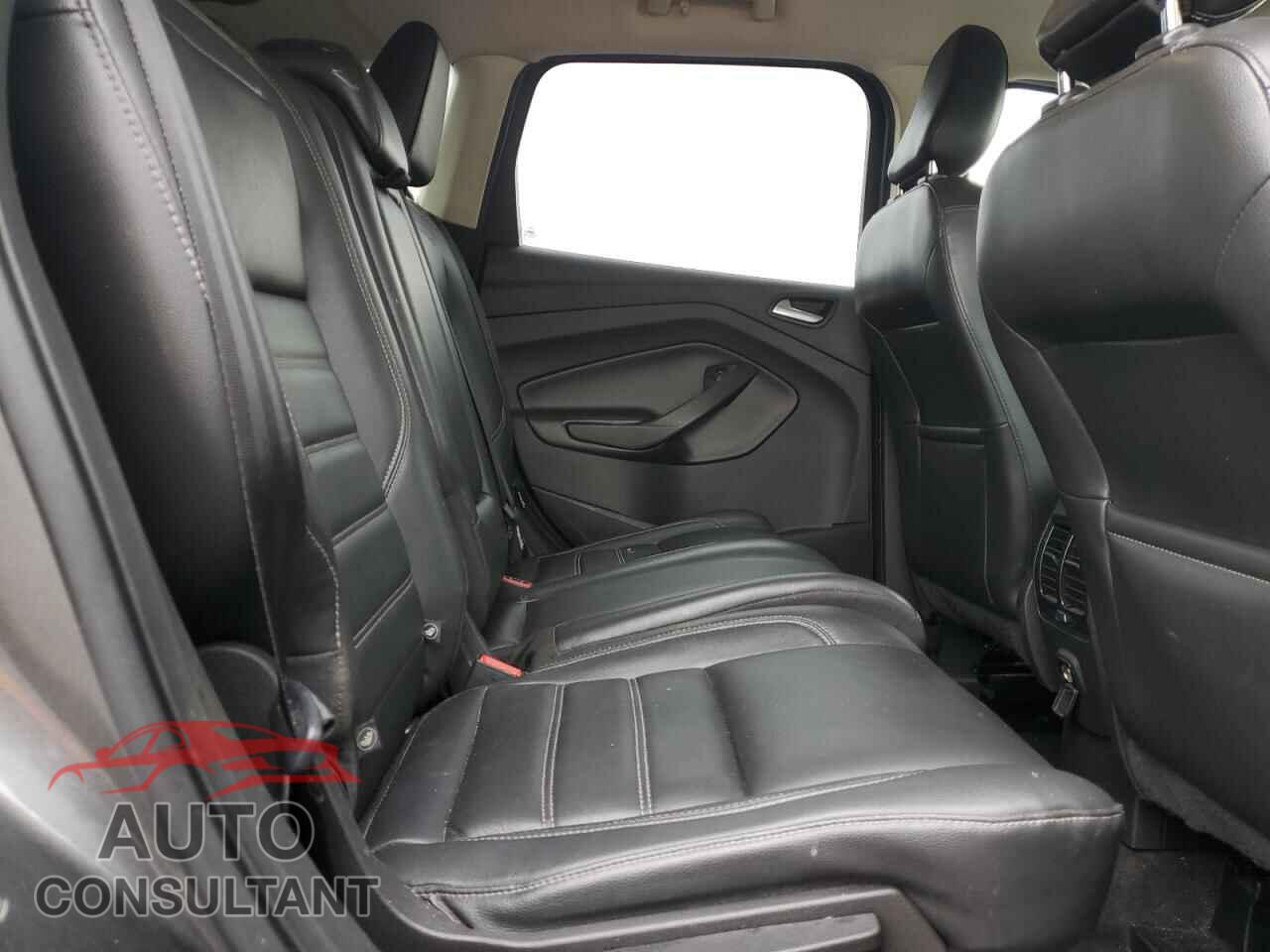 FORD ESCAPE 2018 - 1FMCU0HD5JUB02151