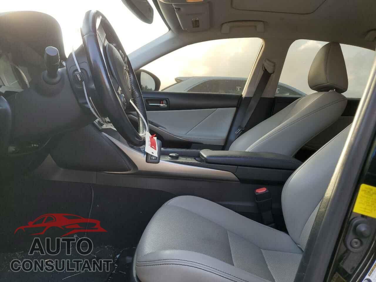 LEXUS IS 2016 - JTHBA1D20G5030411