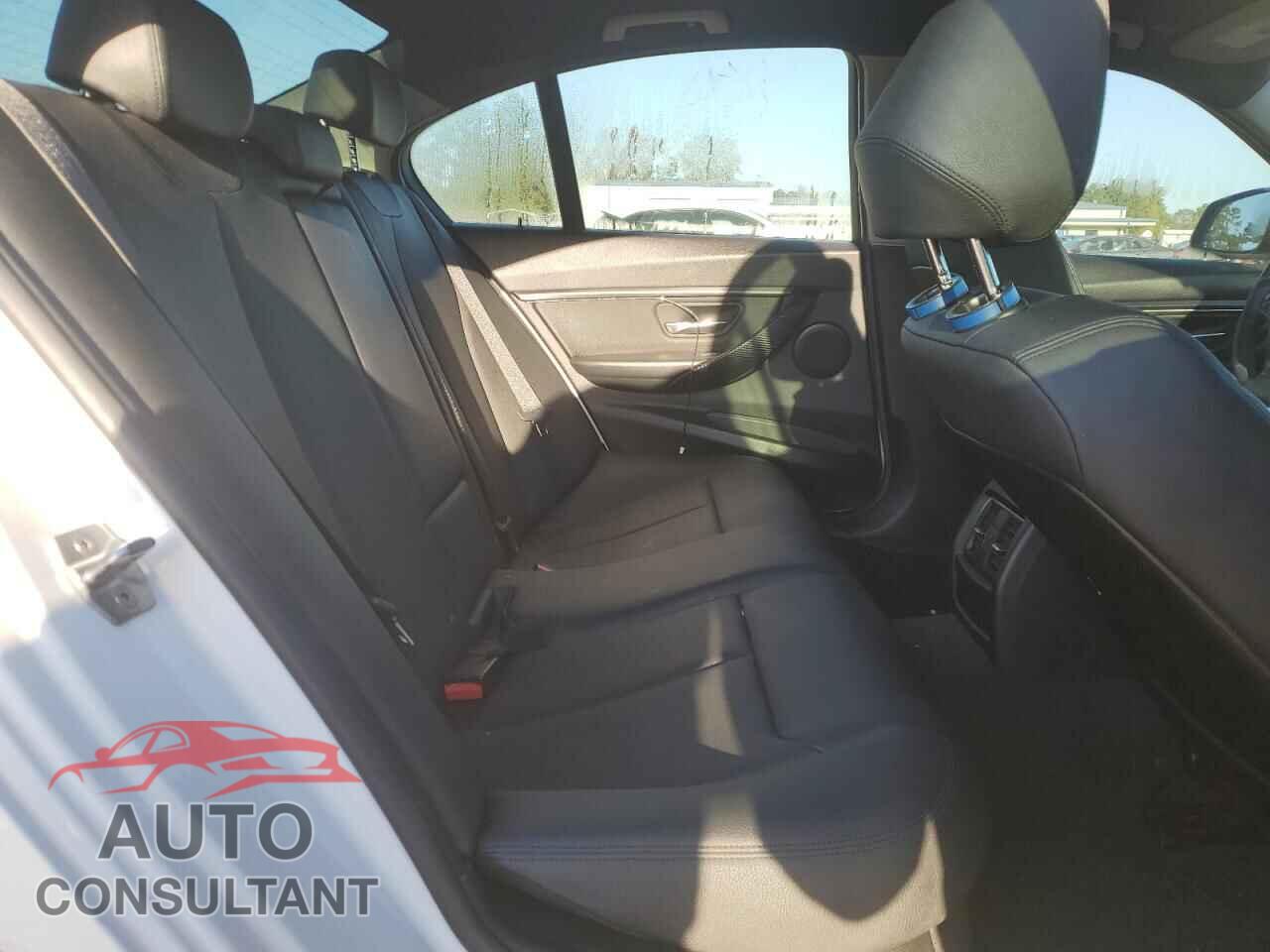 BMW 3 SERIES 2016 - WBA8E1G57GNU10560