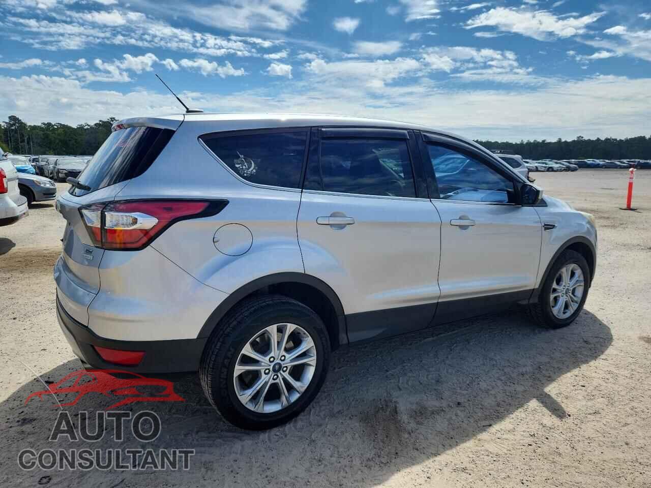 FORD ESCAPE 2017 - 1FMCU0GD5HUD45387