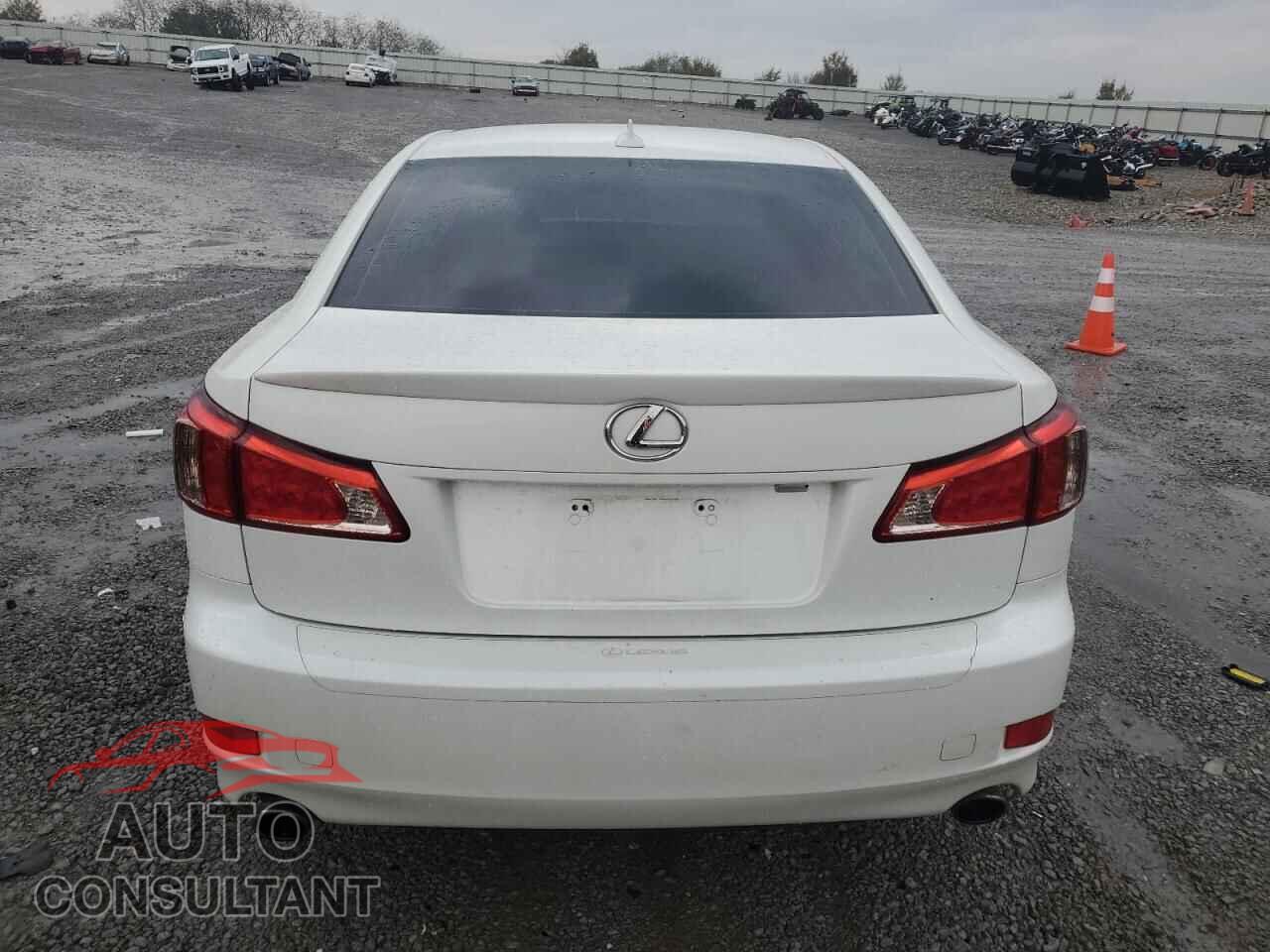 LEXUS IS 2011 - JTHBF5C28B5135443