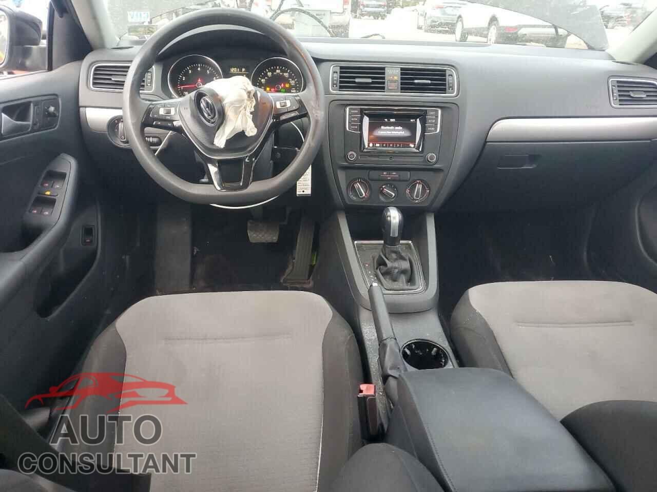 VOLKSWAGEN JETTA 2017 - 3VW2B7AJ5HM268809