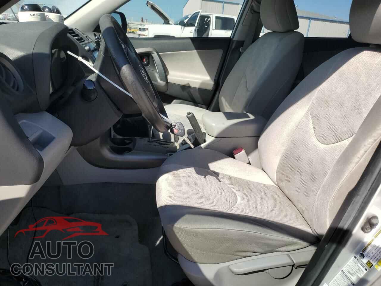TOYOTA RAV4 2011 - 2T3BF4DV8BW152269