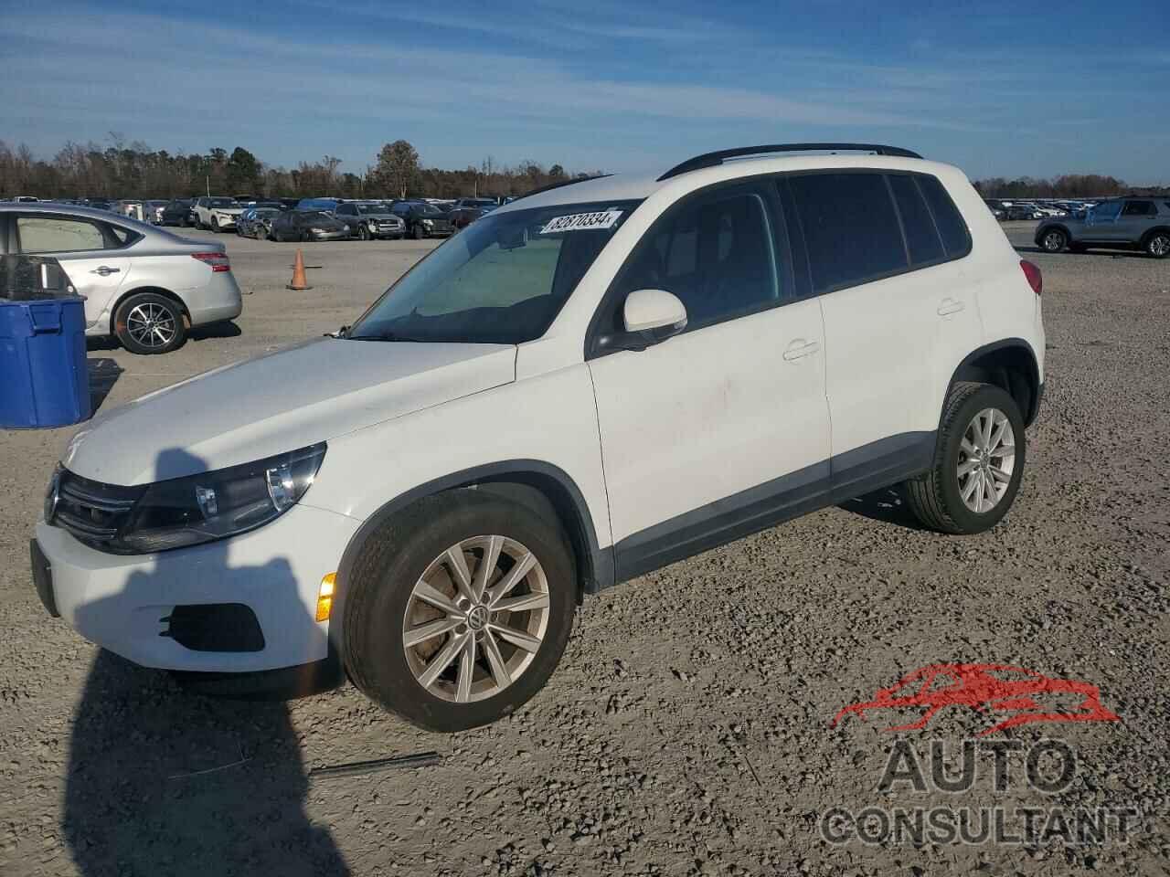 VOLKSWAGEN TIGUAN 2017 - WVGAV7AX5HK043125