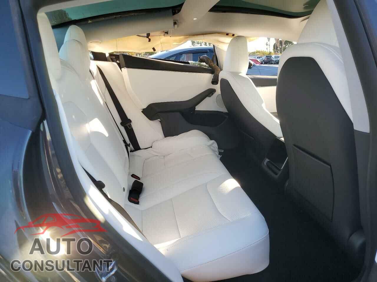 TESLA MODEL 3 2025 - 5YJ3E1EA4SF887547