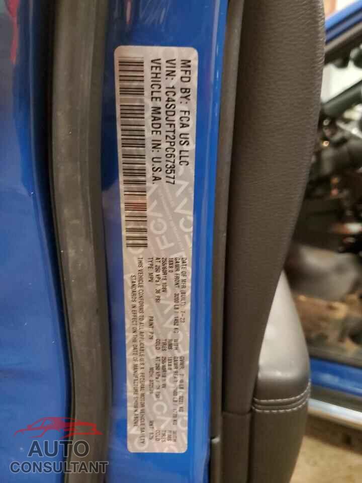 DODGE DURANGO 2023 - 1C4SDJFT2PC673577