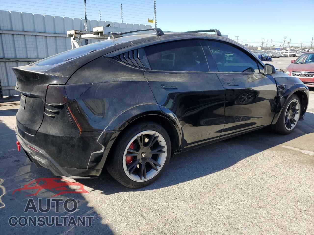 TESLA MODEL Y 2024 - 7SAYGAEE4RF177385