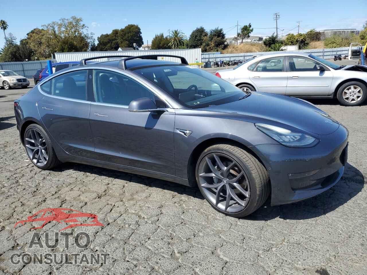 TESLA MODEL 3 2018 - 5YJ3E1EB6JF090837