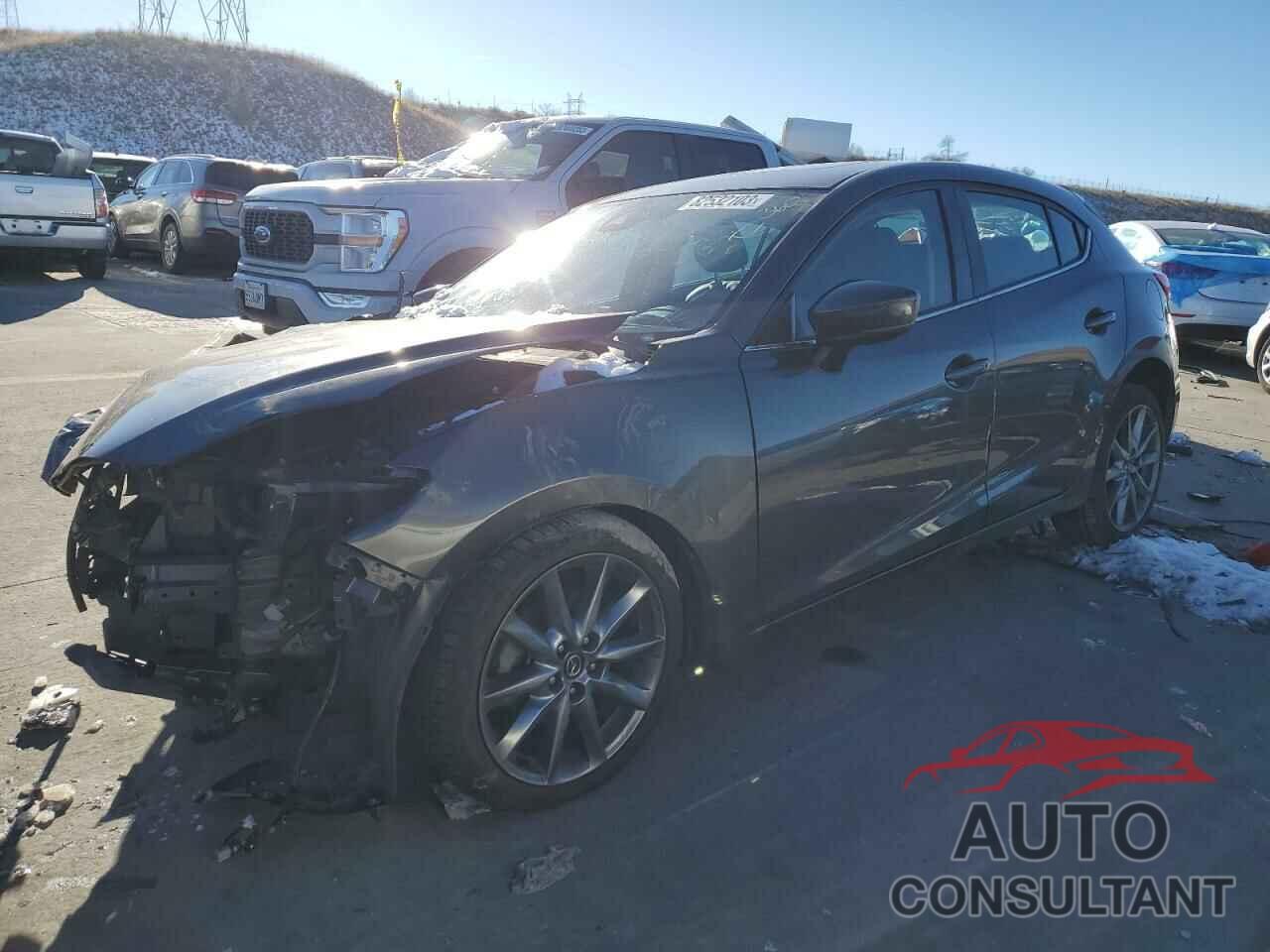 MAZDA 3 2018 - 3MZBN1M32JM160414