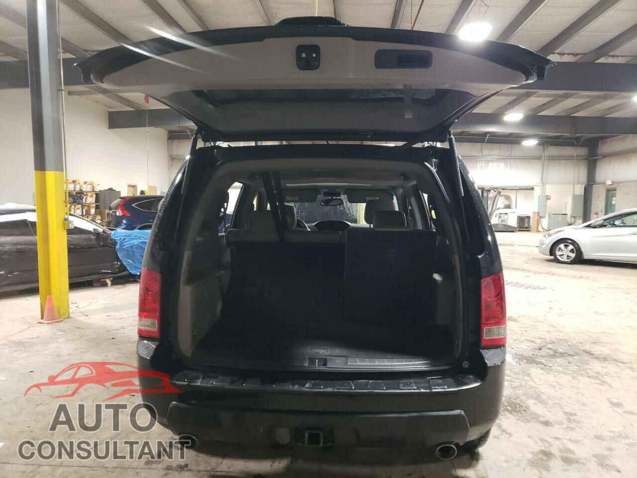 HONDA PILOT 2011 - 5FNYF4H79BB004675