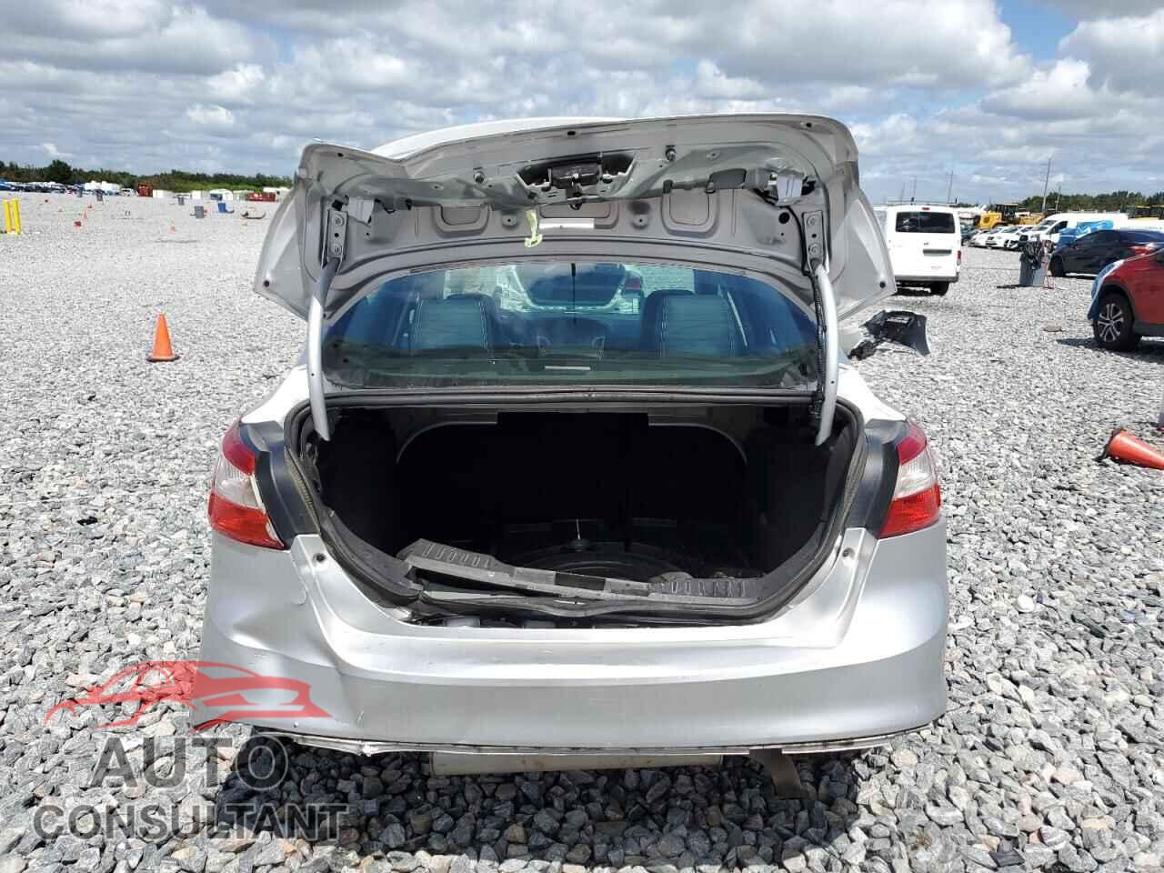 FORD FOCUS 2013 - 1FADP3F28DL308745