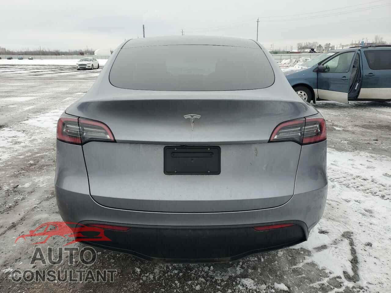 TESLA MODEL Y 2024 - LRWYGDFD8RC662417