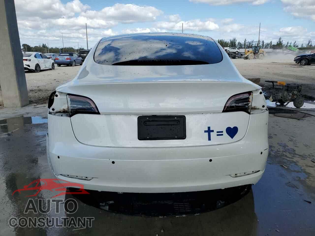 TESLA MODEL 3 2021 - 5YJ3E1EA3MF042675