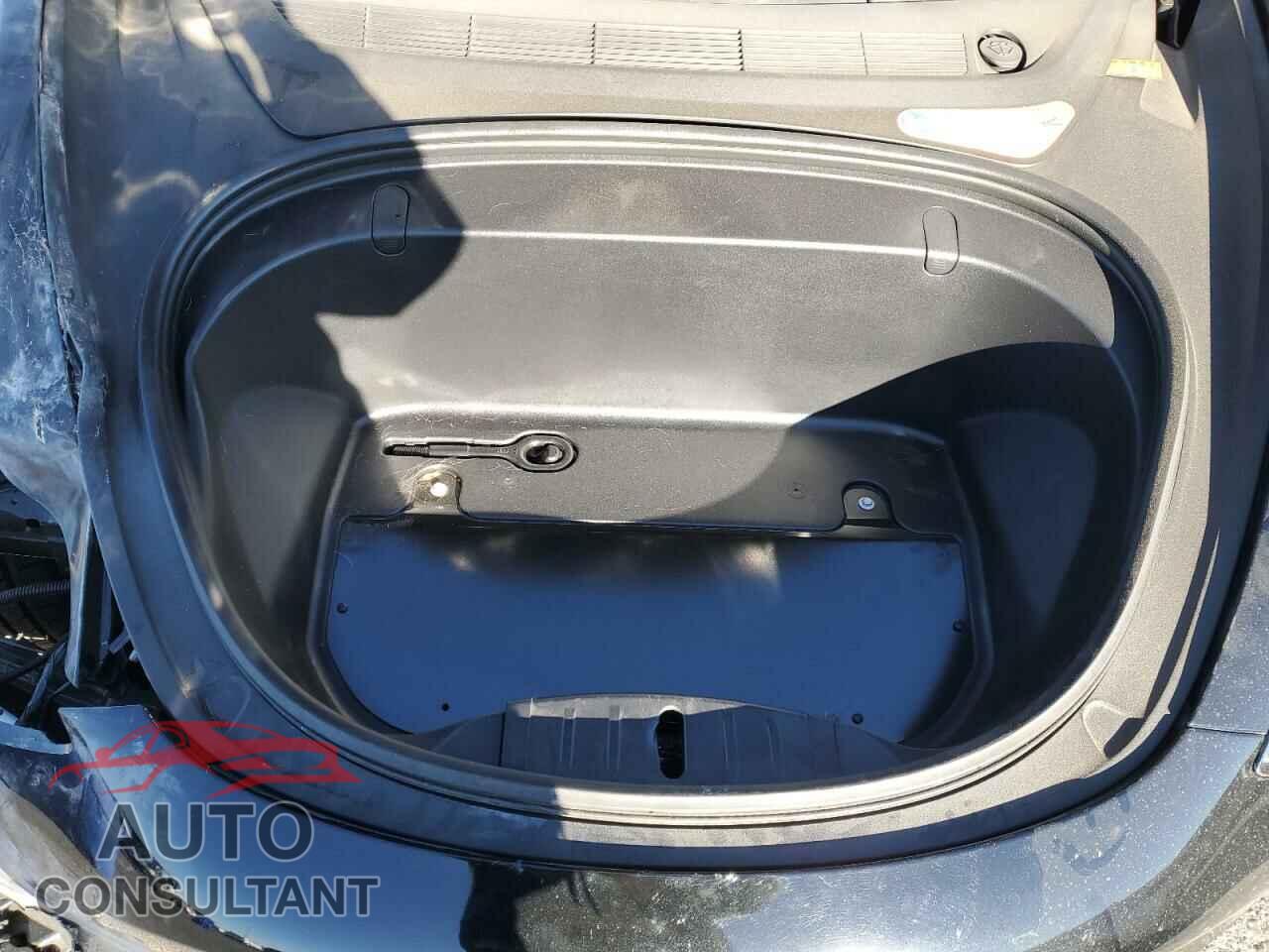 TESLA MODEL 3 2018 - 5YJ3E1EA0JF049112
