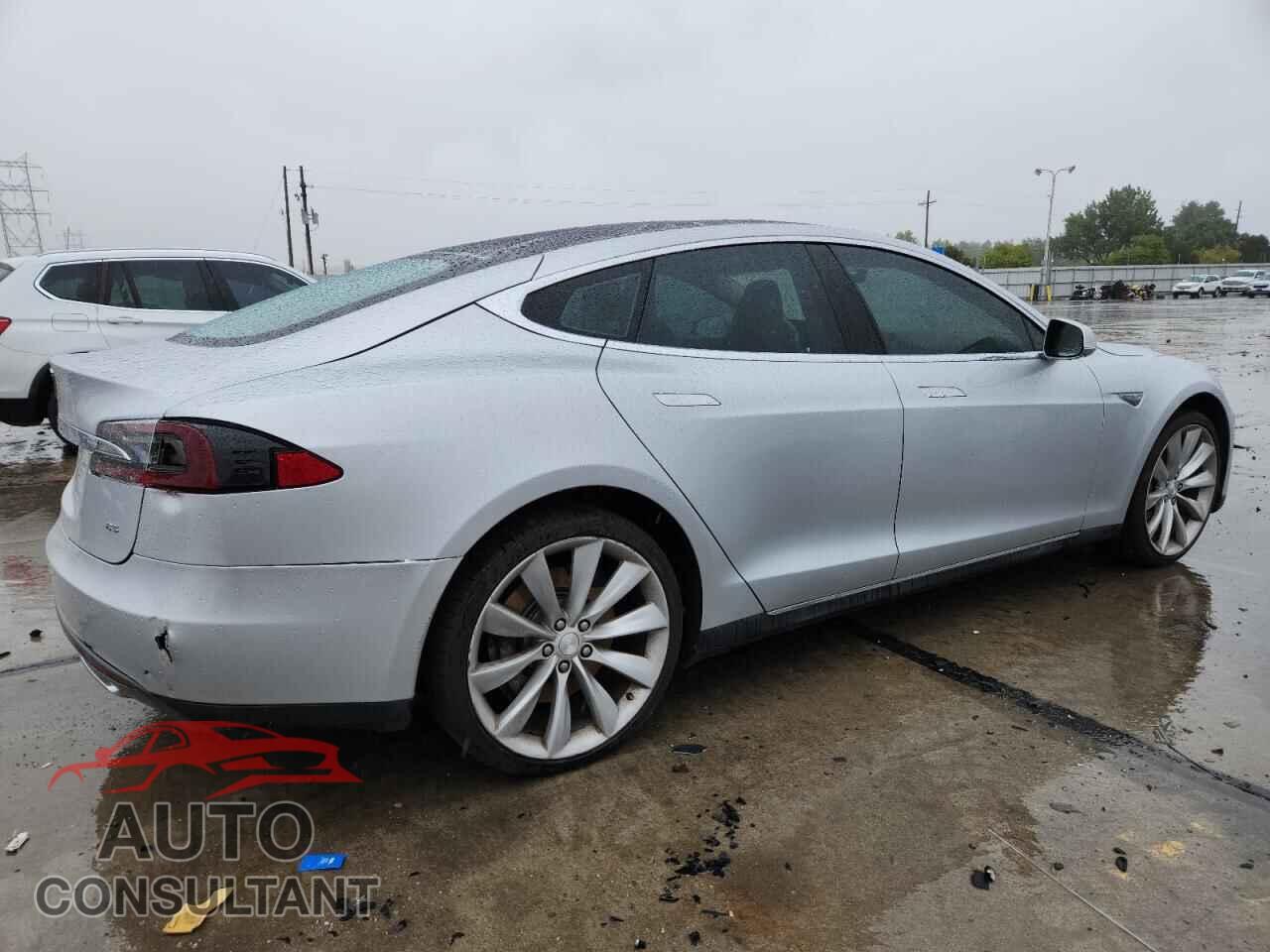 TESLA MODEL S 2013 - 5YJSA1CN8DFP13173