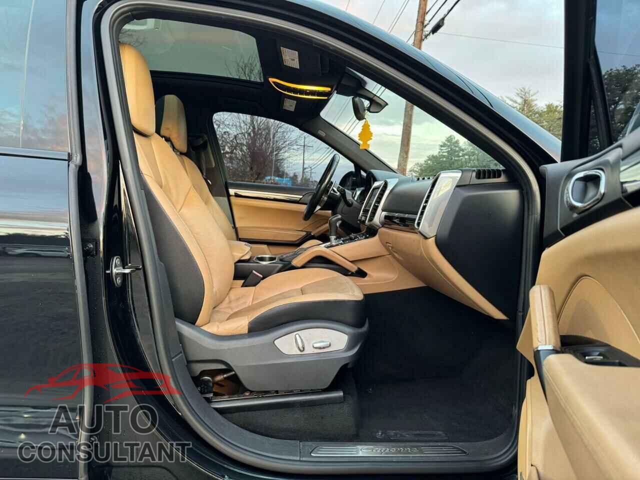 PORSCHE CAYENNE 2016 - WP1AA2A26GLA03294