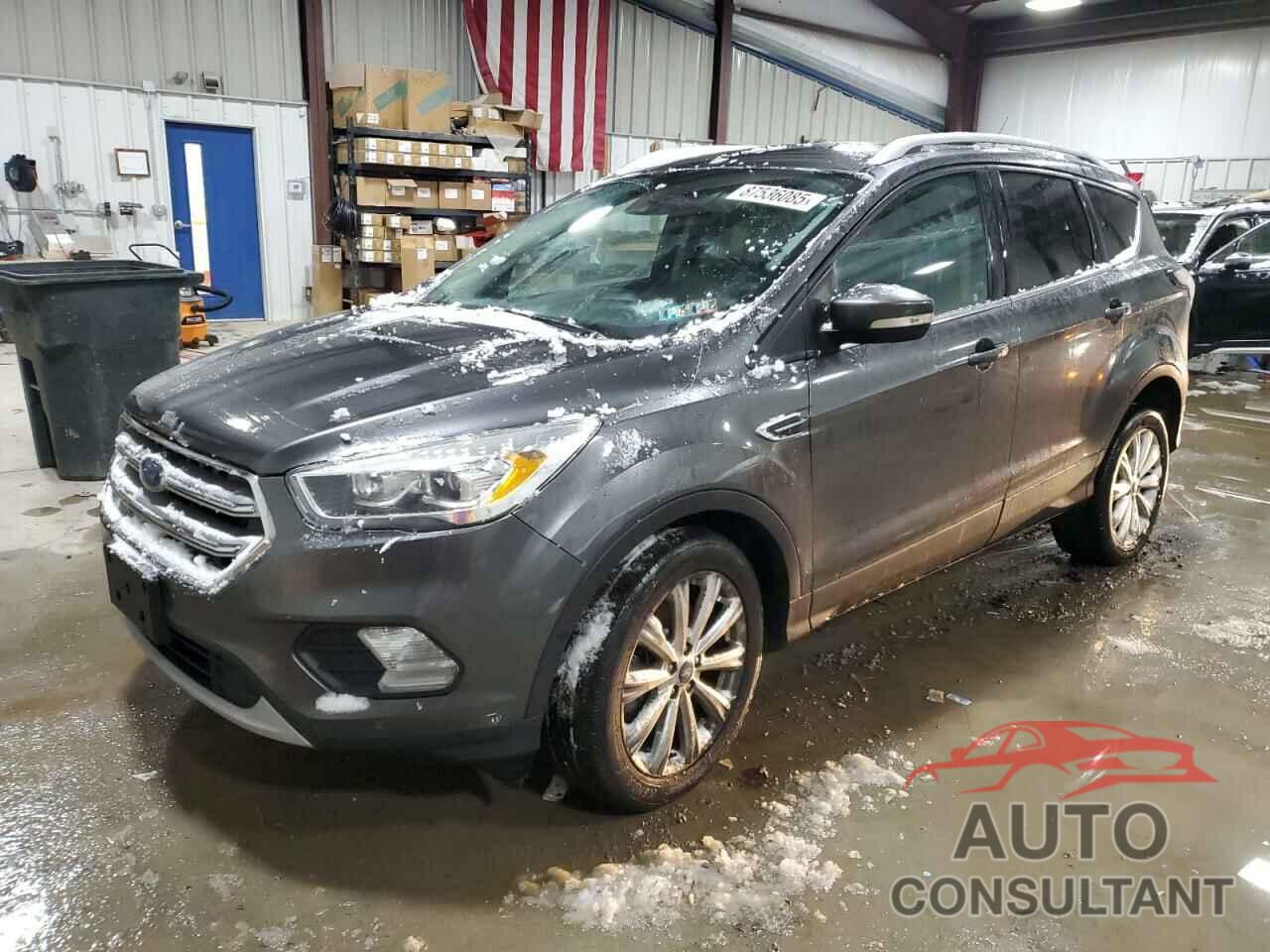 FORD ESCAPE 2017 - 1FMCU9J90HUD02844