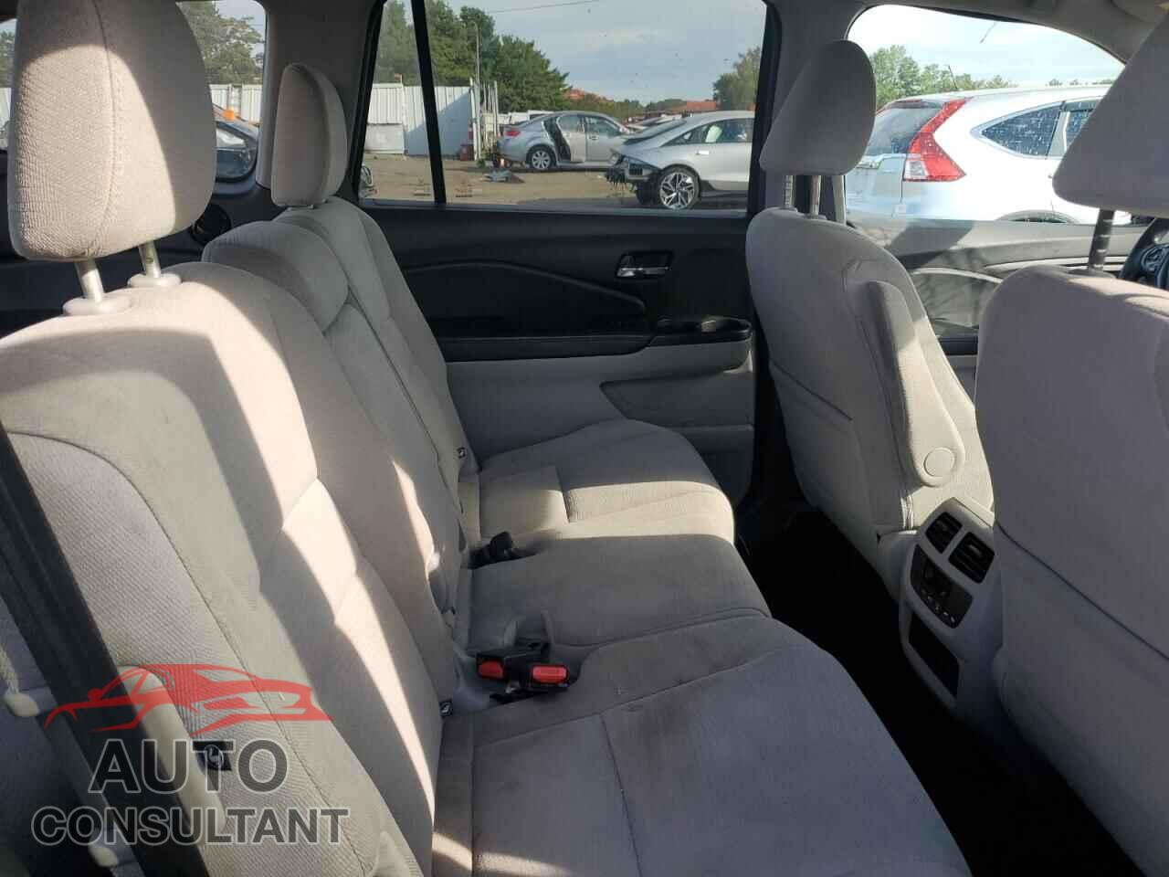 HONDA PILOT 2017 - 5FNYF6H3XHB048735