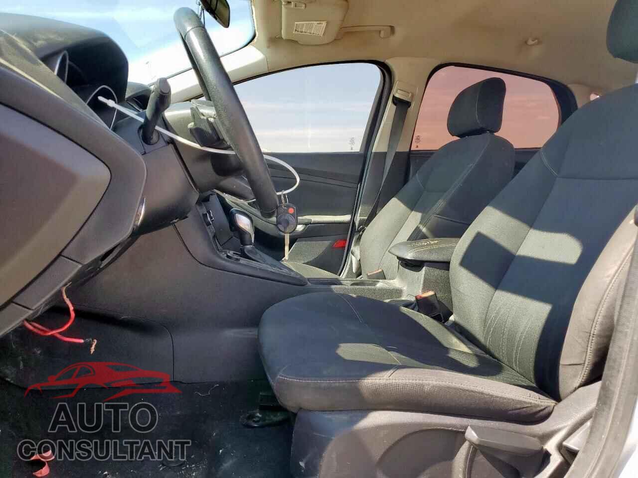 FORD FOCUS 2015 - 1FADP3F25FL311556
