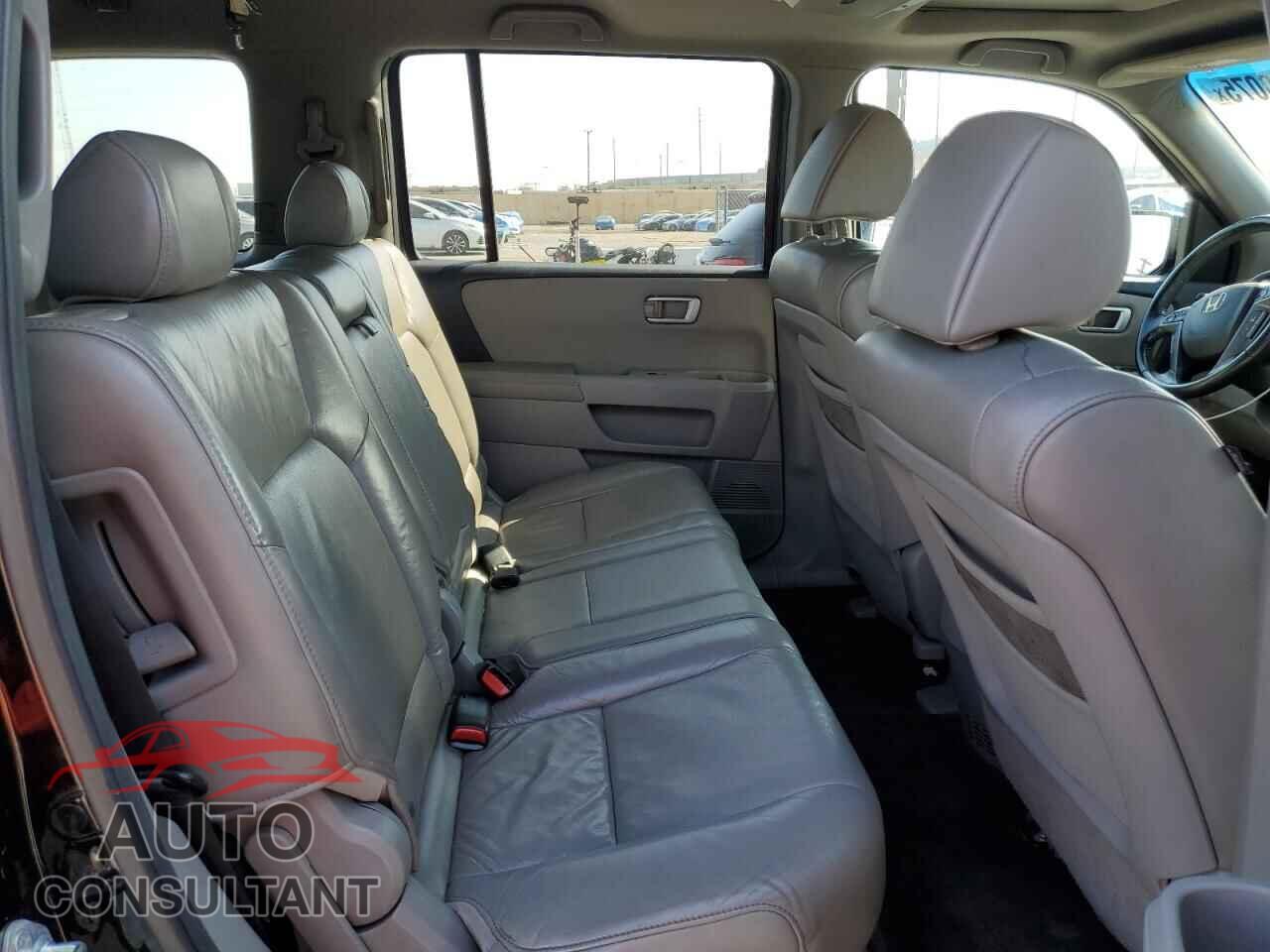 HONDA PILOT 2011 - 5FNYF3H77BB043050