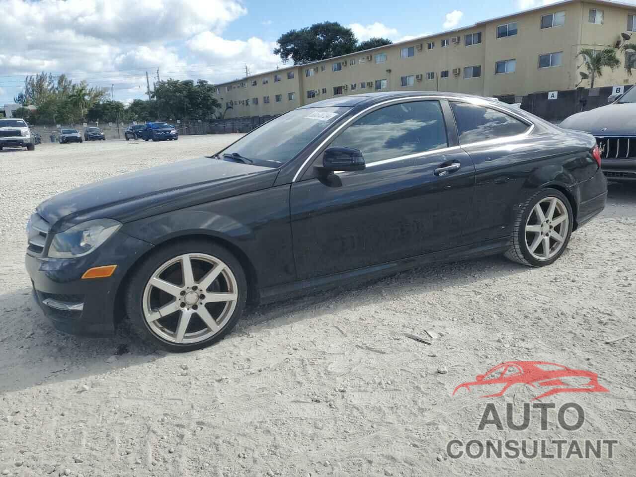 MERCEDES-BENZ C-CLASS 2013 - WDDGJ4HBXDG036919
