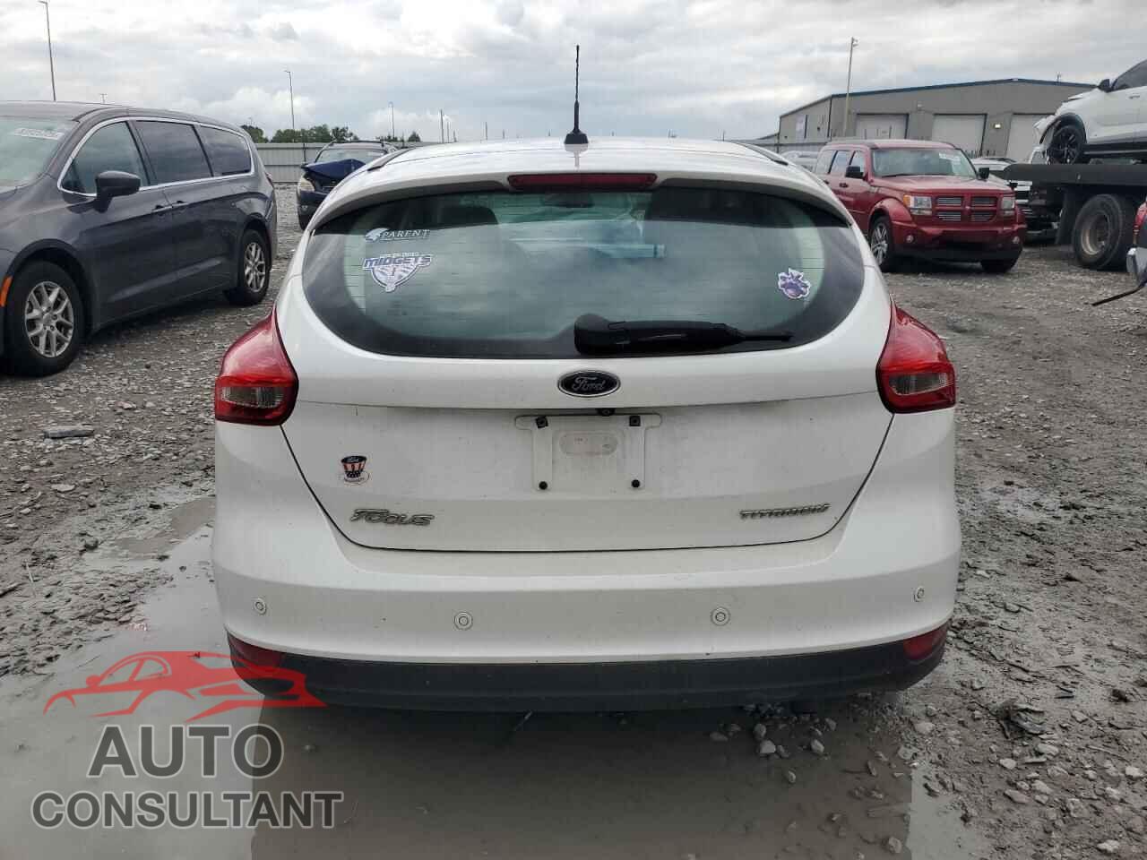 FORD FOCUS 2016 - 1FADP3N2XGL307909