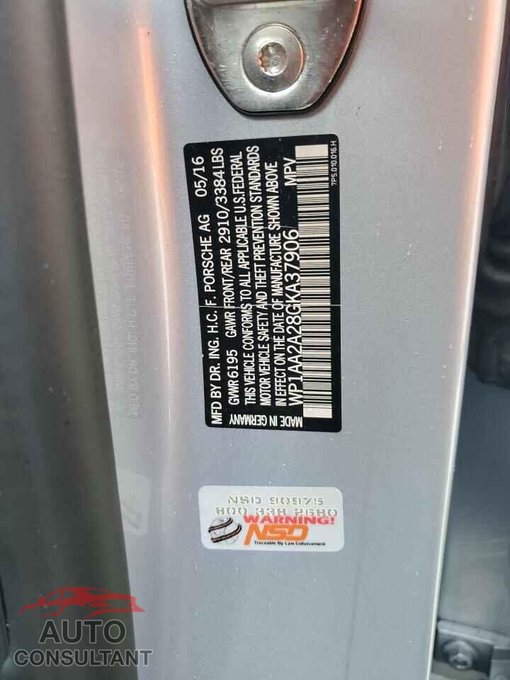 PORSCHE CAYENNE 2016 - WP1AA2A28GKA37906