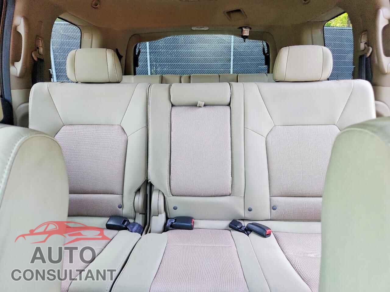 HONDA PILOT 2011 - 5FNYF4H43BB019260