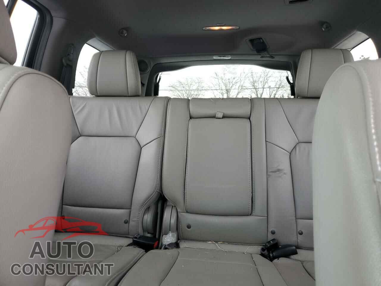 HONDA PILOT 2015 - 5FNYF4H90FB008671