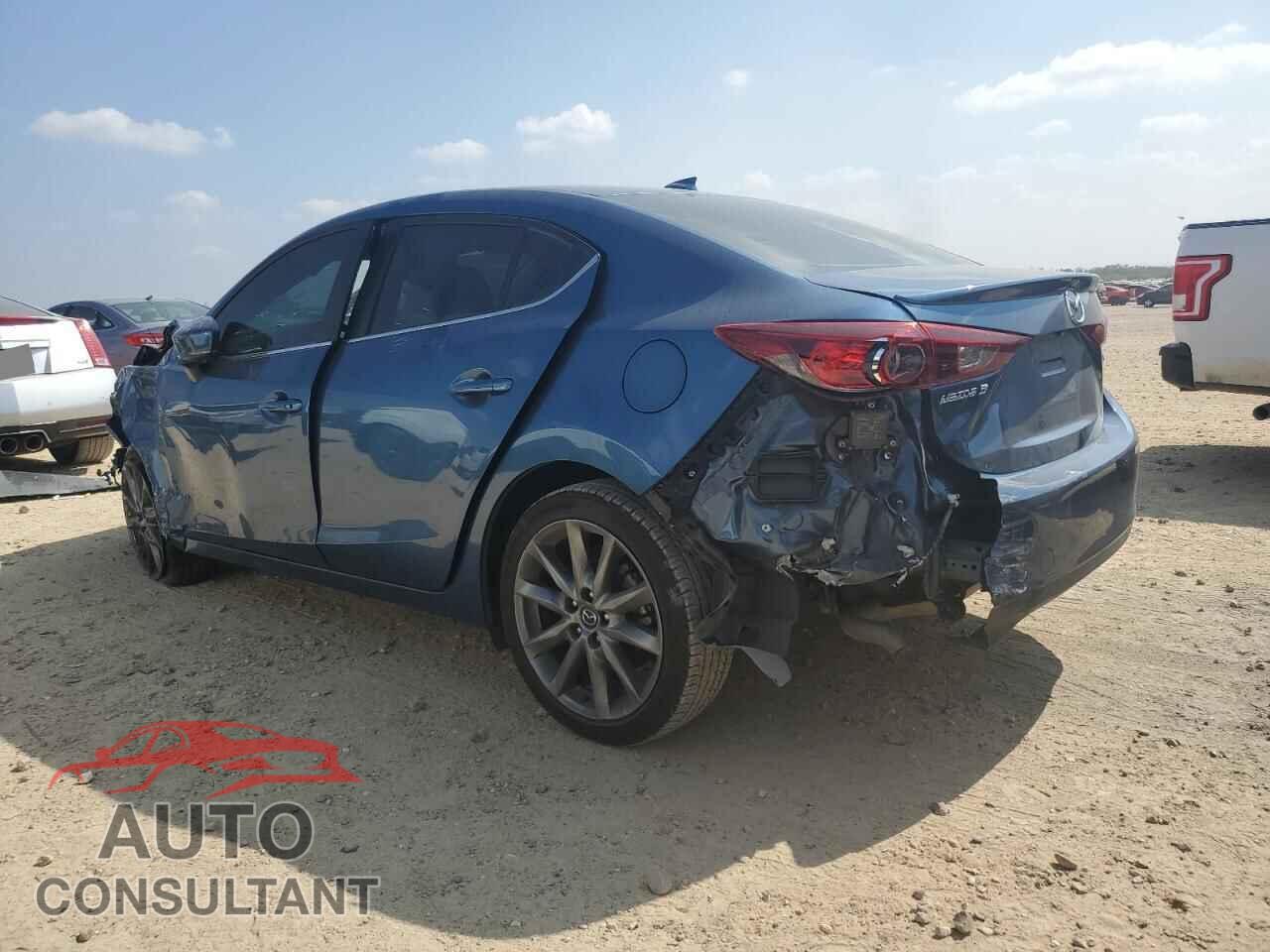 MAZDA 3 2018 - 3MZBN1V37JM231816