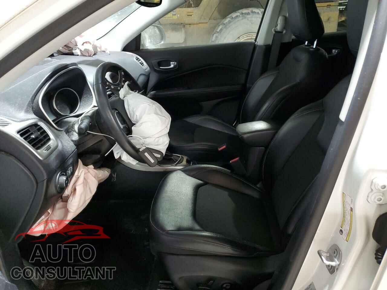 JEEP COMPASS 2018 - 3C4NJDBB9JT100143