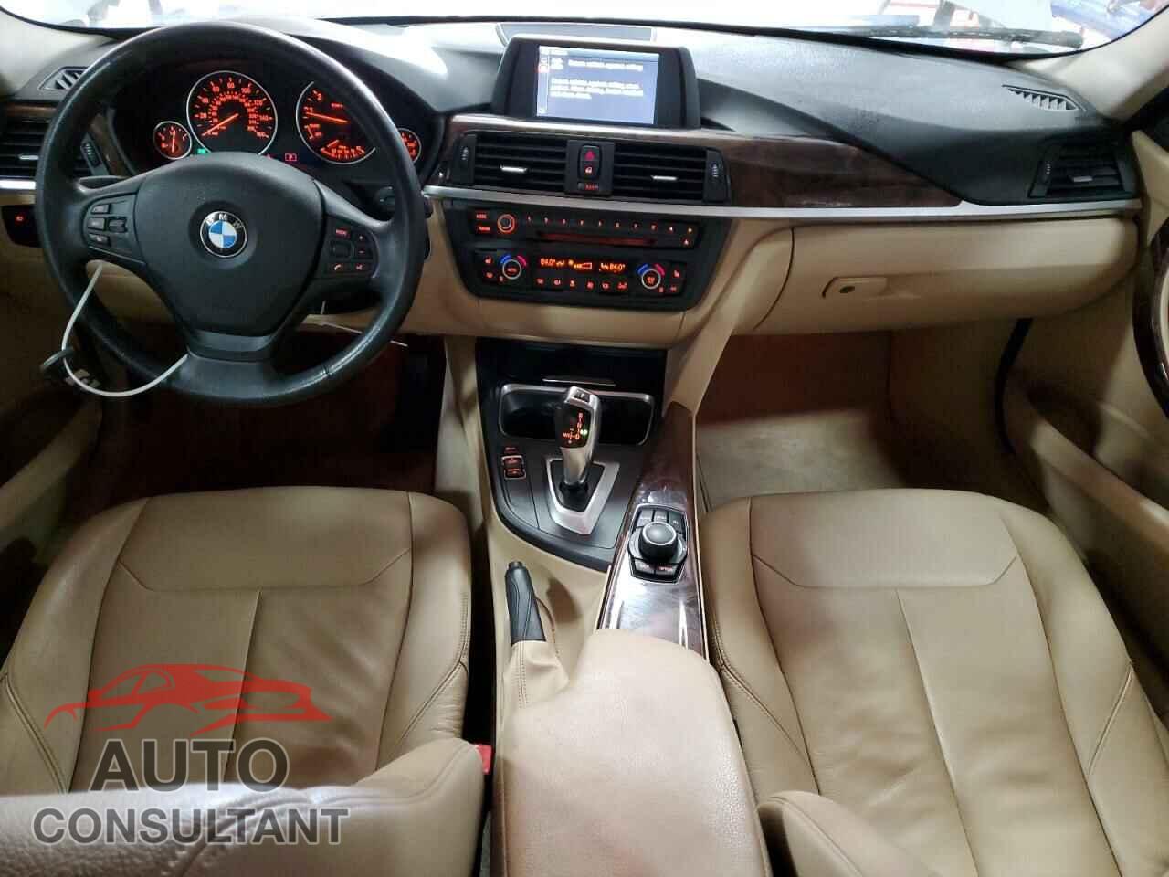 BMW 3 SERIES 2013 - WBA3B5C5XDF596312