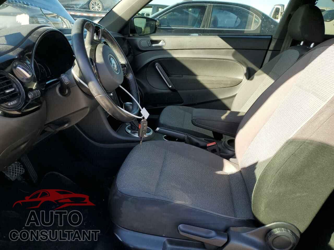 VOLKSWAGEN BEETLE 2019 - 3VWFD7AT4KM706644