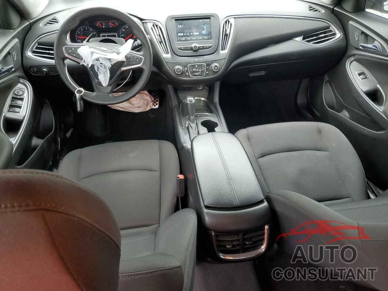 CHEVROLET MALIBU 2017 - 1G1ZE5ST3HF174644