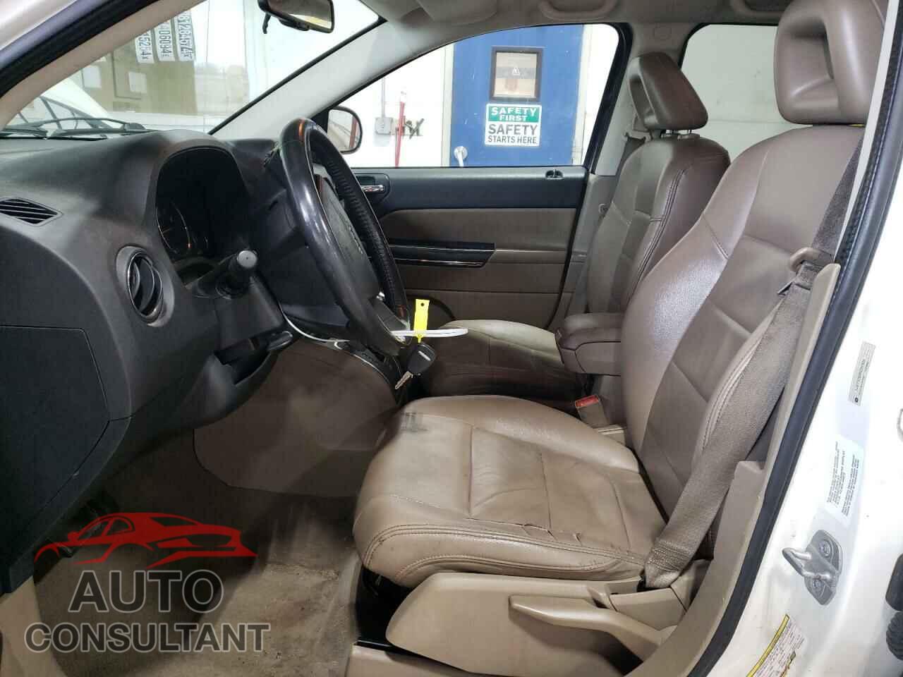 JEEP COMPASS 2009 - 1J4FF57B89D209905
