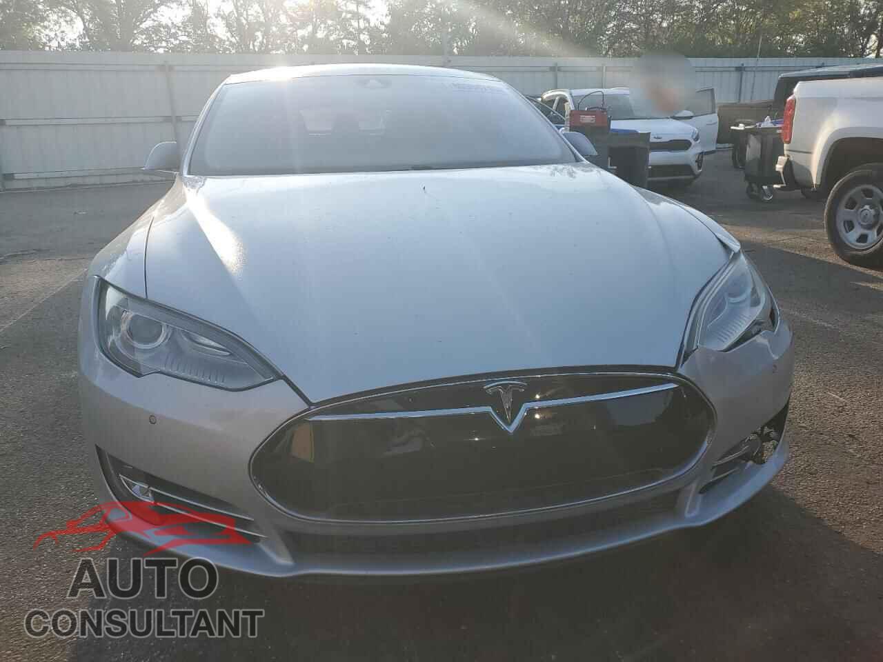 TESLA MODEL S 2014 - 5YJSA1H21EFP65700