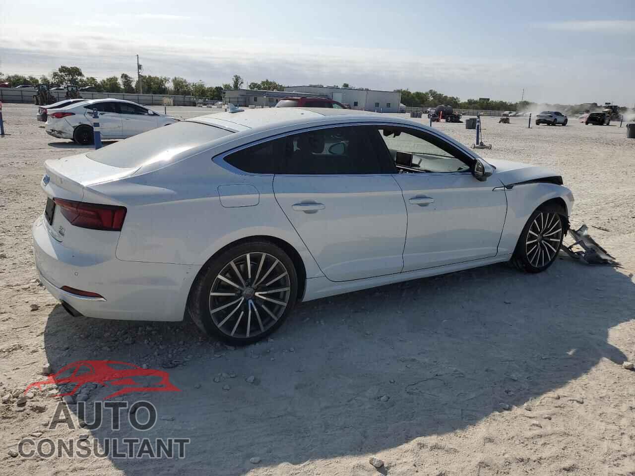 AUDI A5 2018 - WAUBNCF56JA043099