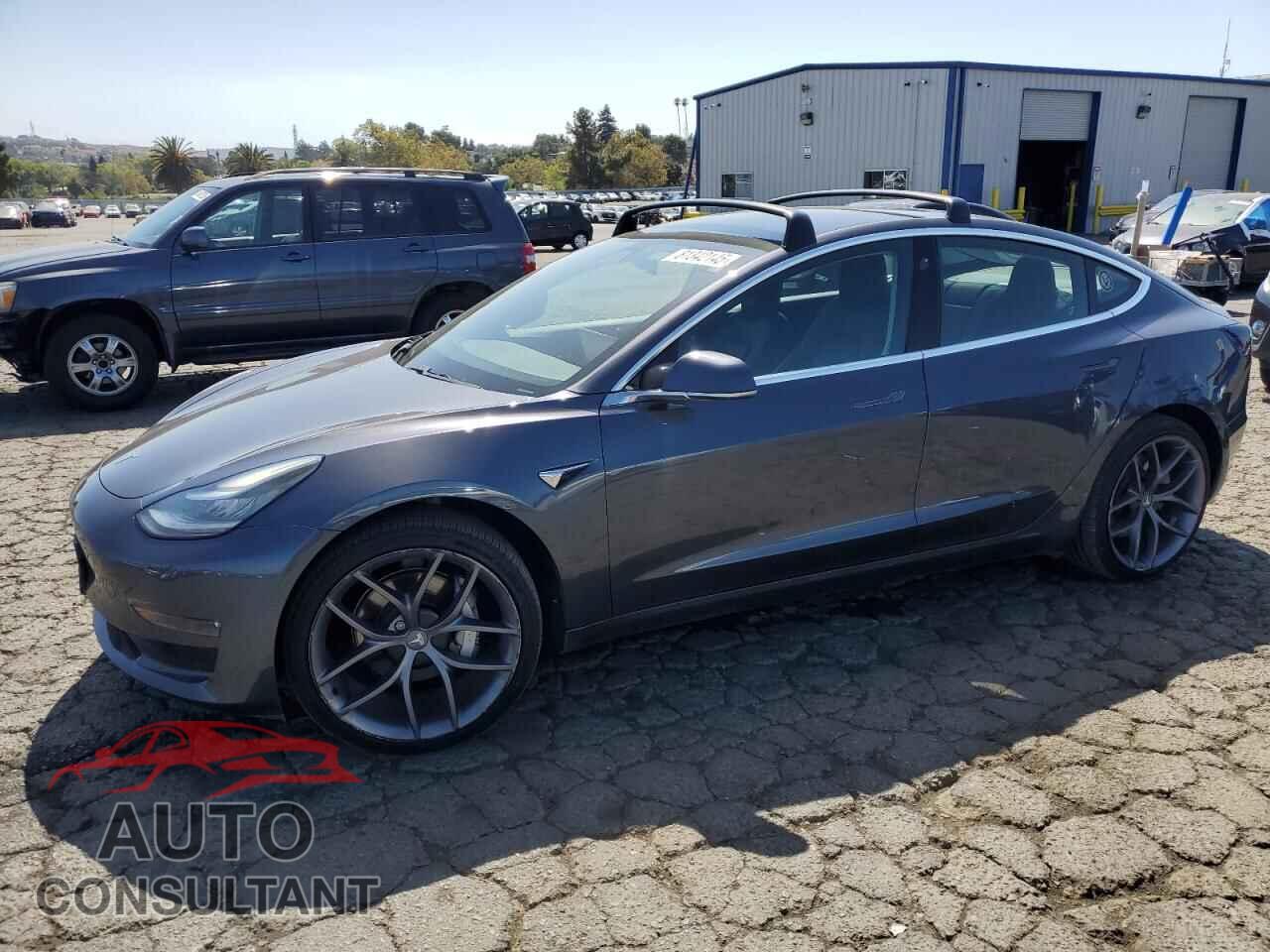 TESLA MODEL 3 2018 - 5YJ3E1EB6JF090837